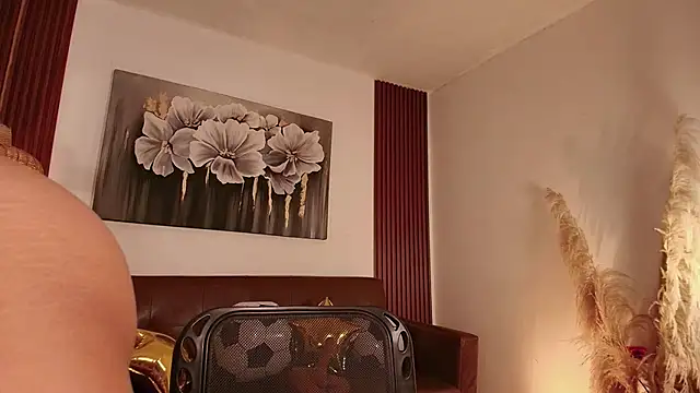 Hilaryebony  online show from 06.19.26