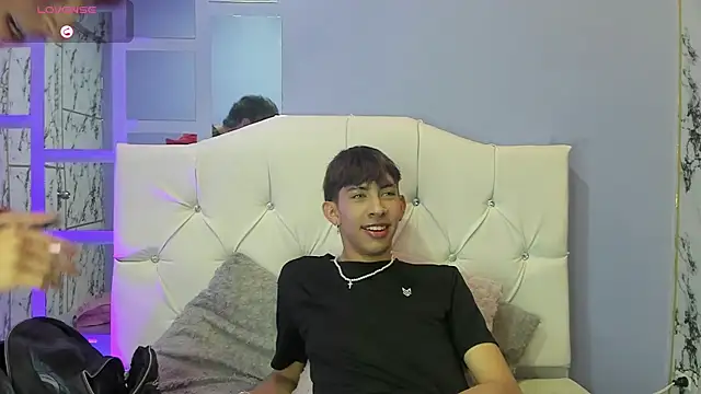 Snapshot of Tommy_Fox chatting on 07.24.26 Tommy Fox online show from 07.24.26