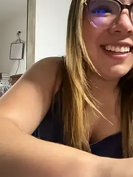 Snapshot of spicymichelle chatting on 04.04.26 spicymichelle online show from 04.04.26