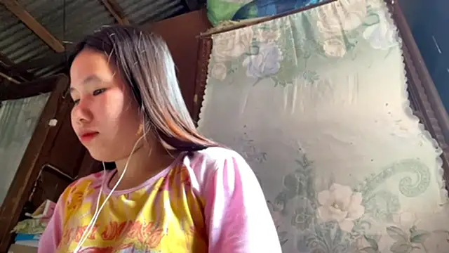 Snapshot of HelgaLoyer chatting on 04.02.26 HelgaLoyer online show from 04.02.26