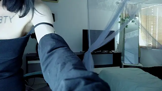 H3xD0ll online show from 05.04.26