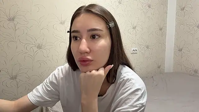 Snapshot of NamiLoon chatting on 04.05.26 NamiLoon online show from 04.05.26