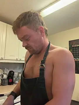 Snapshot of FarmingMangler chatting on 03.28.26 FarmingMangler online show from 03.28.26