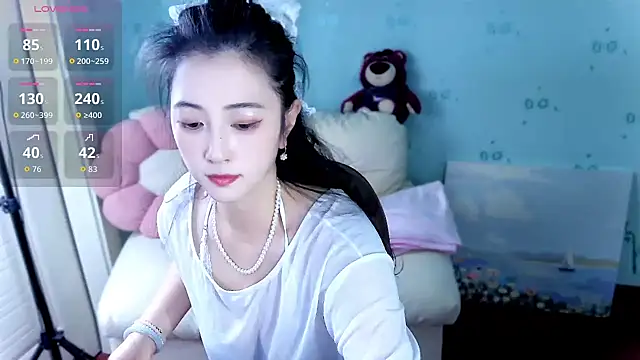 Snapshot of summer_uu chatting on 05.18.26 summer uu online show from 05.18.26