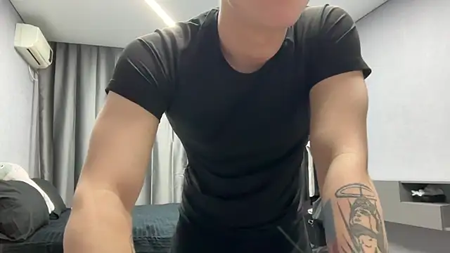 MaxWoolf online show from 04.17.26