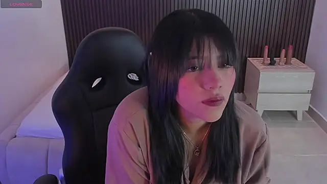 Snapshot of MILLYEVANS1 chatting on 04.14.26 MILLYEVANS1 online show from 04.14.26