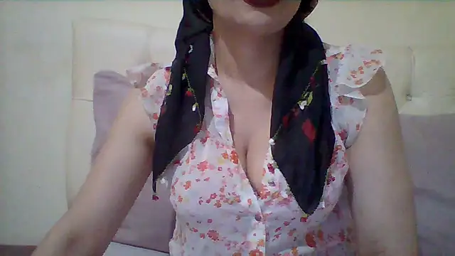 Snapshot of busex25 chatting on 06.18.26 busex25 online show from 06.18.26