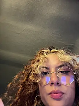 Snapshot of Amber-fire chatting on 03.31.26 Amber-fire online show from 03.31.26