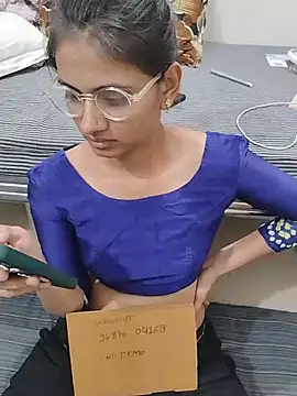 Snapshot of sexy_couple_liv chatting on 04.10.26 sexy couple liv online show from 04.10.26