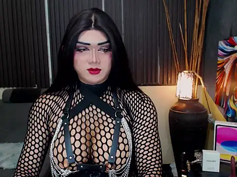 Snapshot of HugexMsLovelyxCock chatting on 05.08.26 HugexMsLovelyxCock online show from 05.08.26