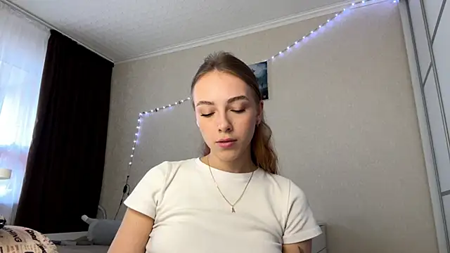 Snapshot of EvaMerci chatting on 03.30.26 EvaMerci online show from 03.30.26