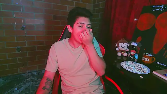 Snapshot of ethann2_ chatting on 04.02.26 ethann2 online show from 04.02.26