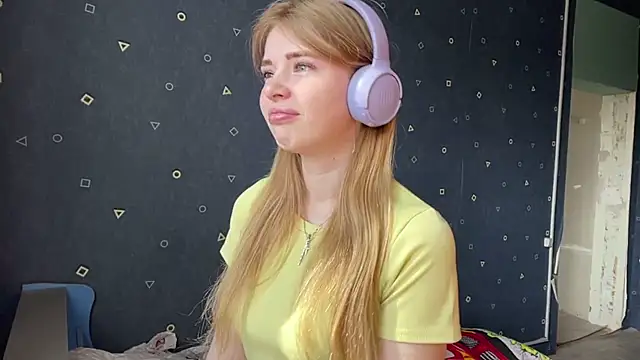 Snapshot of fanybuny chatting on 04.02.26 fanybuny online show from 04.02.26