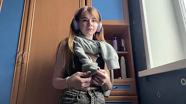 Snapshot of fanybuny chatting on 04.03.26 fanybuny online show from 04.03.26