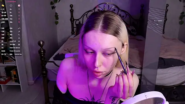 ghost girly online show from 05.12.26
