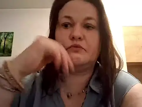 Snapshot of OpheliaMilf chatting on 04.10.26 OpheliaMilf online show from 04.10.26