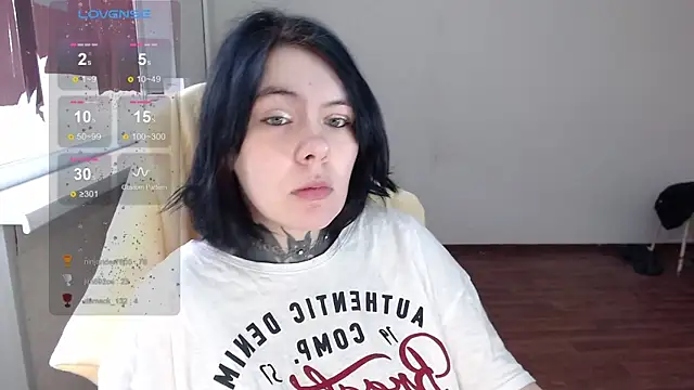 Snapshot of QwertyAnna_Lbo chatting on 04.04.26 QwertyAnna Lbo online show from 04.04.26