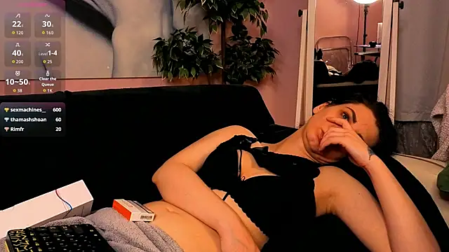 Snapshot of Ophyrix chatting on 04.23.26 Ophyrix online show from 04.23.26