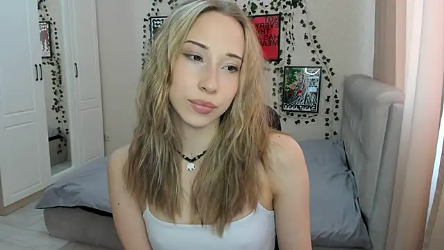 Snapshot of Emmarayder chatting on 04.01.26 Emmarayder online show from 04.01.26