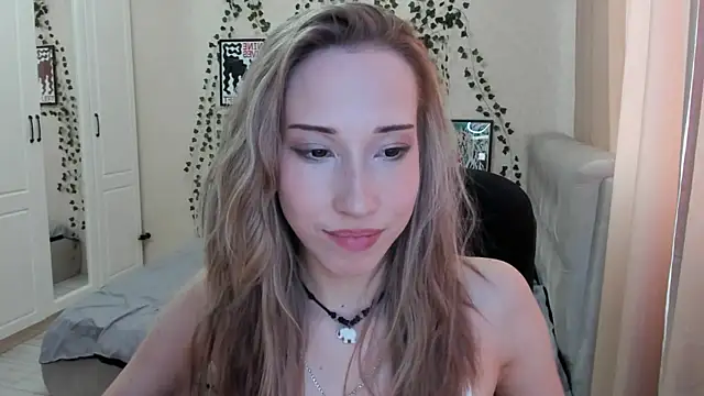 Snapshot of Emmarayder chatting on 04.01.26 Emmarayder online show from 04.01.26