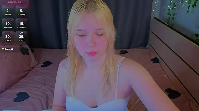 Snapshot of unburnedgirl chatting on 07.22.26 unburnedgirl online show from 07.22.26
