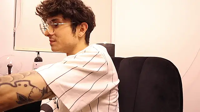 Snapshot of Tyler_Blade chatting on 04.09.26 Tyler Blade online show from 04.09.26