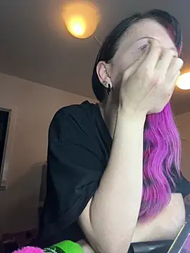 Snapshot of CutieTracer chatting on 04.02.26 CutieTracer online show from 04.02.26