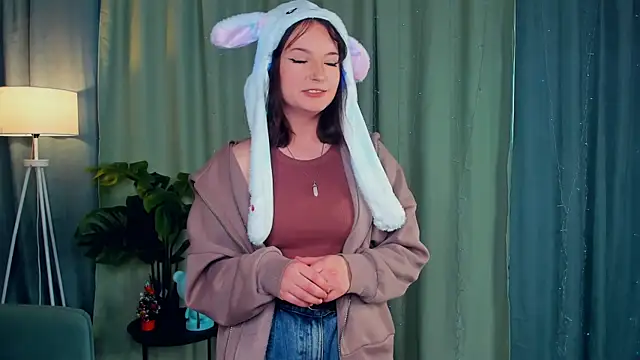 Snapshot of SunniPhoenix chatting on 04.01.26 SunniPhoenix online show from 04.01.26