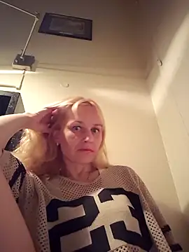 Snapshot of RinaSunX chatting on 04.02.26 RinaSunX online show from 04.02.26