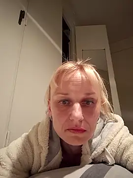 Snapshot of RinaSunX chatting on 04.03.26 RinaSunX online show from 04.03.26