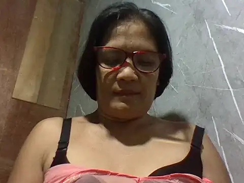 Snapshot of PinayZaira chatting on 05.22.26 PinayZaira online show from 05.22.26