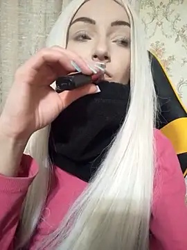 Snapshot of LaDaini chatting on 03.31.26 LaDaini online show from 03.31.26