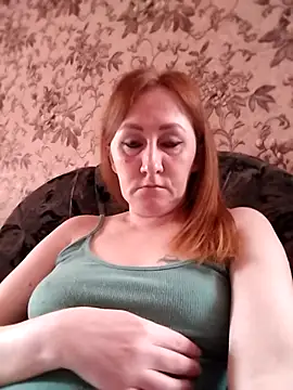 Snapshot of Zarra-Blum chatting on 04.01.26 Zarra-Blum online show from 04.01.26