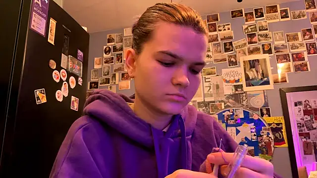 Snapshot of DarylLarrow chatting on 04.03.26 DarylLarrow online show from 04.03.26