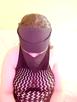 Snapshot of Queen_Lola chatting on 04.01.26 Queen Lola online show from 04.01.26