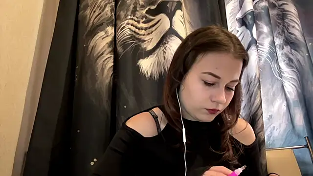 Snapshot of TinaBloom chatting on 04.02.26 TinaBloom online show from 04.02.26