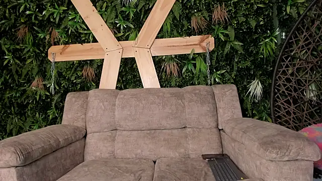 Snapshot of Milan_Moon chatting on 04.14.26 Milan Moon online show from 04.14.26