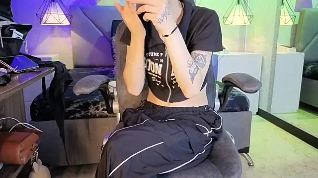 lhiamfitt10 online show from 07.20.26