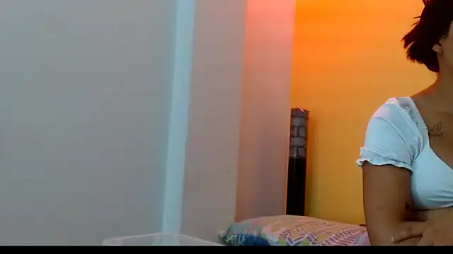 Snapshot of 18dulcegatita chatting on 04.01.26 18dulcegatita online show from 04.01.26