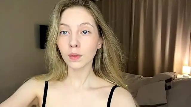 Snapshot of SofiaVelour chatting on 04.08.26 SofiaVelour online show from 04.08.26