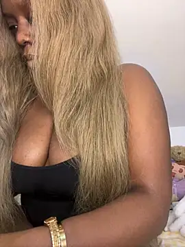 Snapshot of annelise_rouj chatting on 04.02.26 annelise rouj online show from 04.02.26