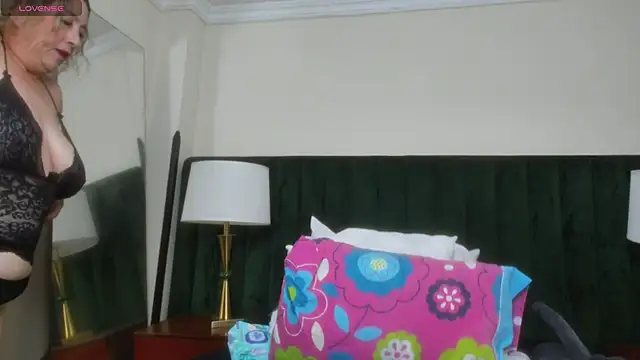RoxanneSquirt online show from 05.15.26