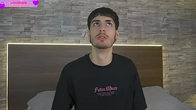 Snapshot of Enzo_Crown chatting on 04.01.26 Enzo Crown online show from 04.01.26