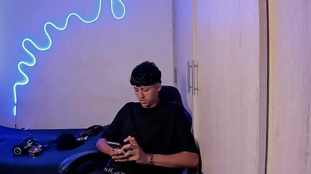 Snapshot of dante_martinez chatting on 04.01.26 dante martinez online show from 04.01.26