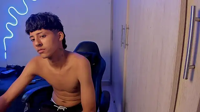 Snapshot of dante_martinez chatting on 04.02.26 dante martinez online show from 04.02.26