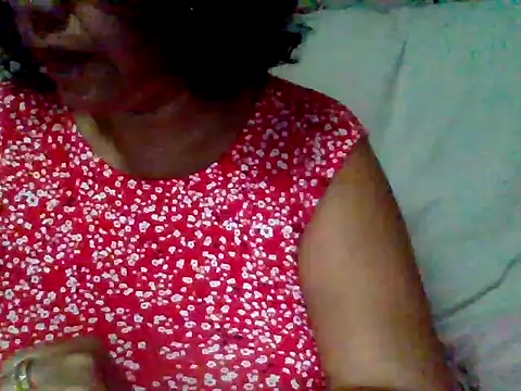 Snapshot of Roxanna73 chatting on 04.01.26 Roxanna73 online show from 04.01.26