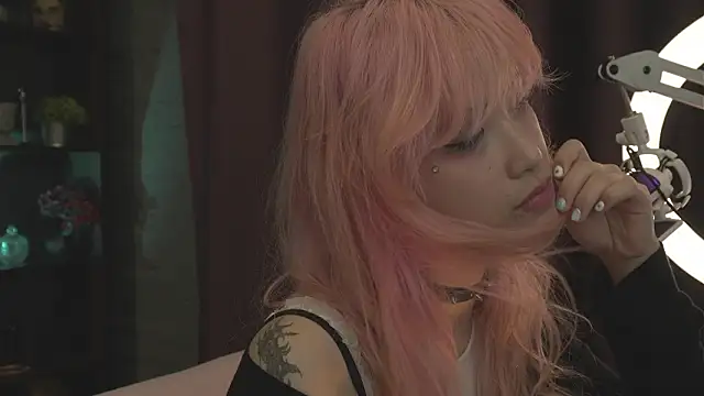 Snapshot of MikuMikiLeak chatting on 04.01.26 MikuMikiLeak online show from 04.01.26