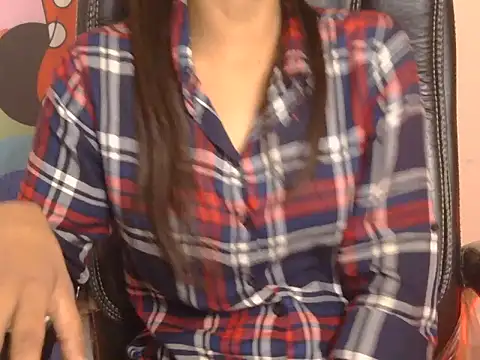 Snapshot of pari_darling chatting on 04.01.26 pari darling online show from 04.01.26