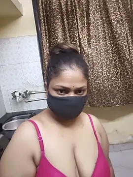 Snapshot of SluttySonam chatting on 06.14.26 SluttySonam online show from 06.14.26