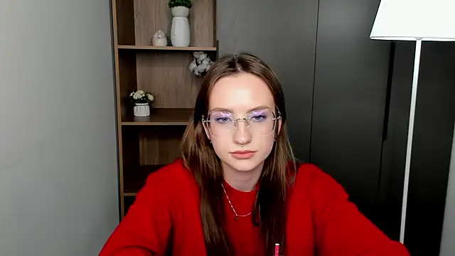 Snapshot of MallieHinsch chatting on 04.02.26 MallieHinsch online show from 04.02.26